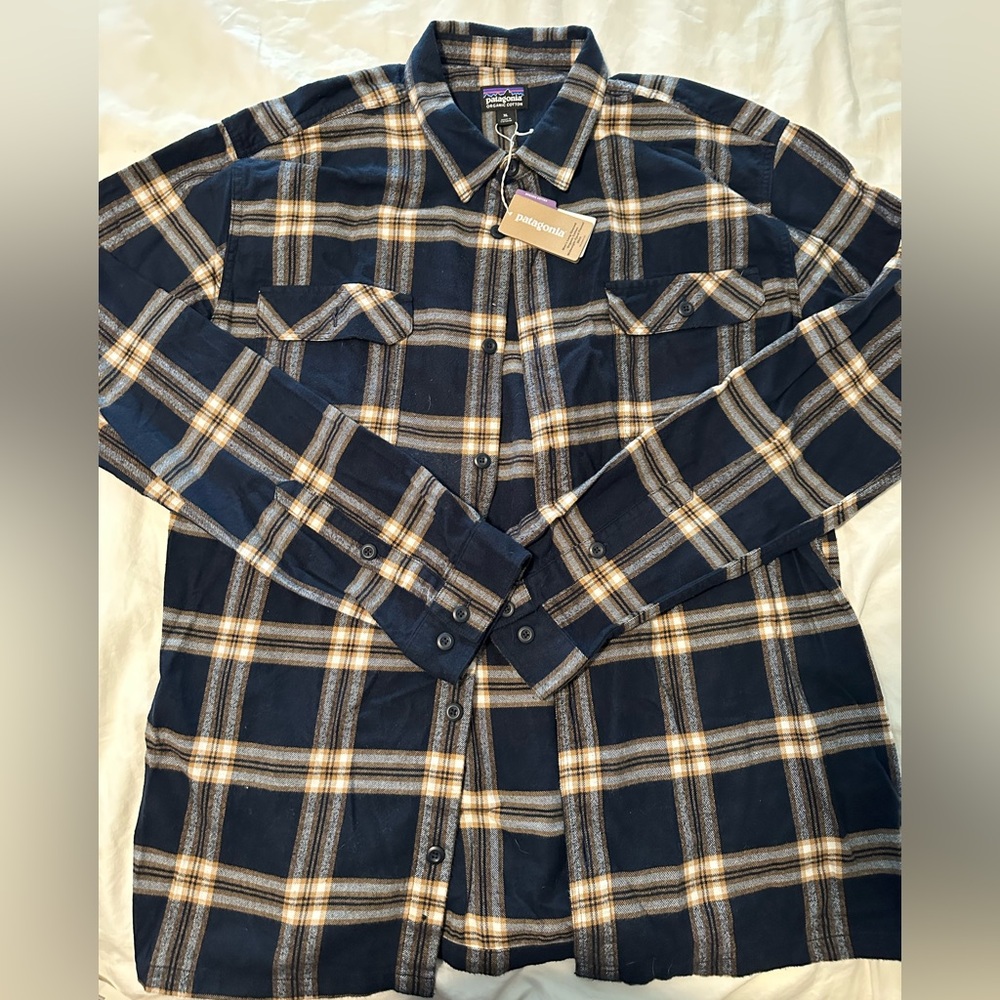 Patagonia Navy and Tan Fjord Flannel
